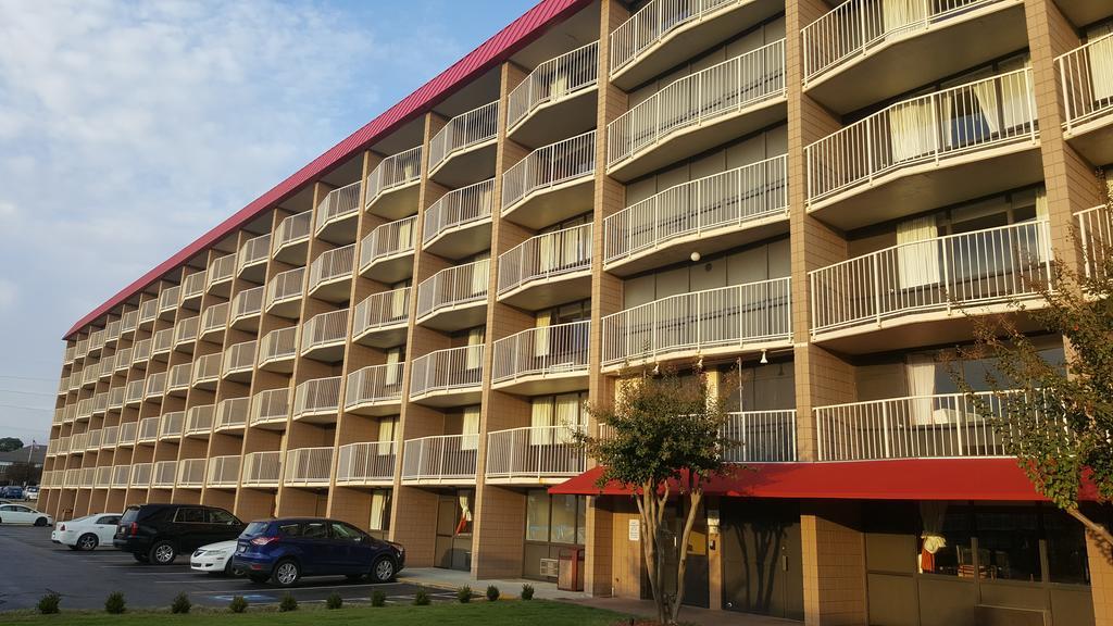 Baymont By Wyndham Fayetteville Fort Bragg Area Exterior foto