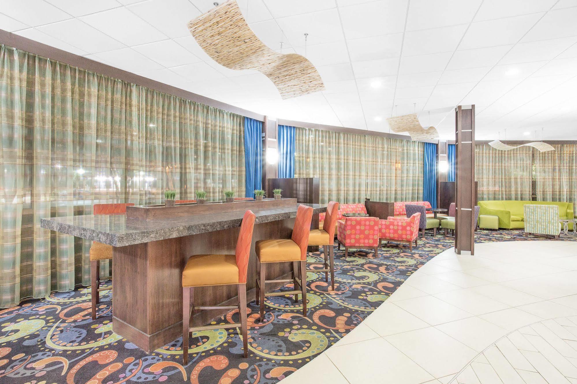 Baymont By Wyndham Fayetteville Fort Bragg Area Exterior foto