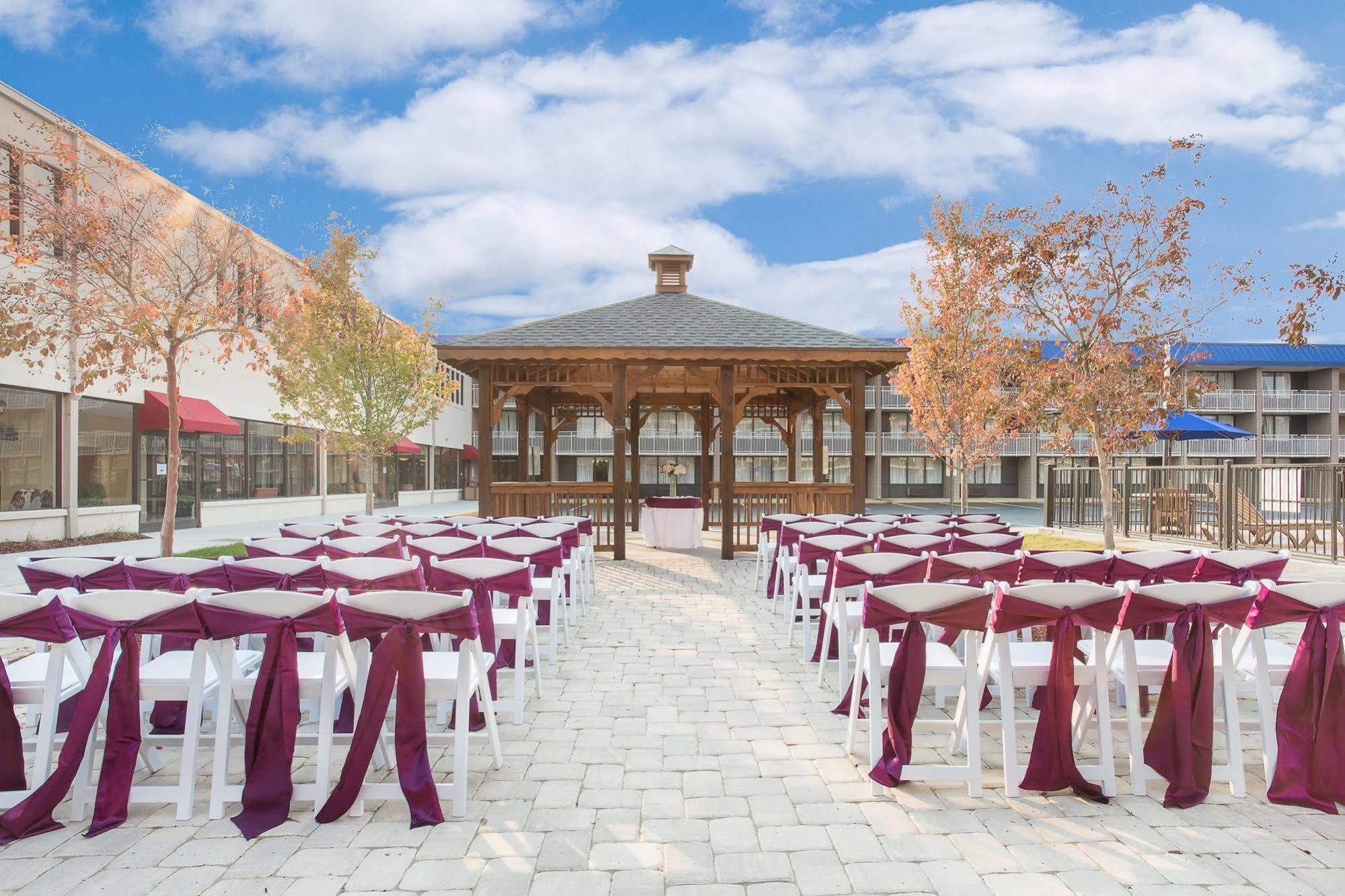 Baymont By Wyndham Fayetteville Fort Bragg Area Exterior foto