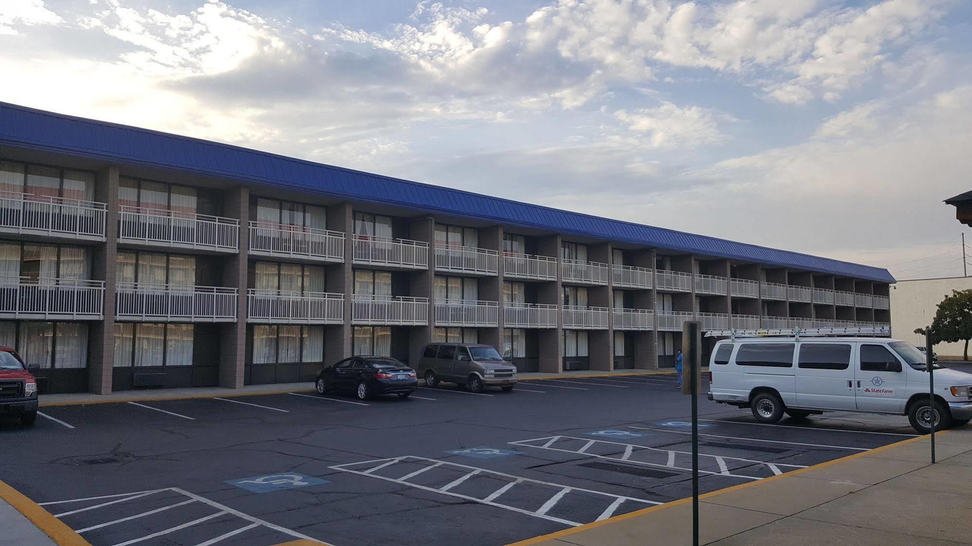 Baymont By Wyndham Fayetteville Fort Bragg Area Exterior foto